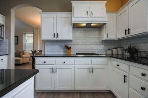 Kitchen-gas cooktop.