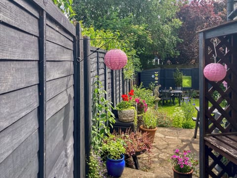 Outdoor | Sunny Meadow Cottage, Sudbury