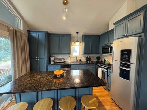 101d4b30-91f9-42f2-973a-292070c6e8fd