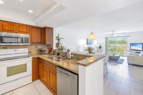 Kitchen with all major and minor appliances, and lots of counter space.