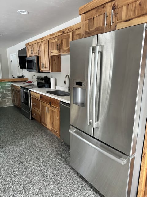 Shop bar and kitchen. 