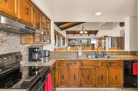 Full kitchen with premium dish ware and appliances