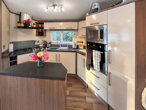 Kitchen | 5 Pine Rise, Poole