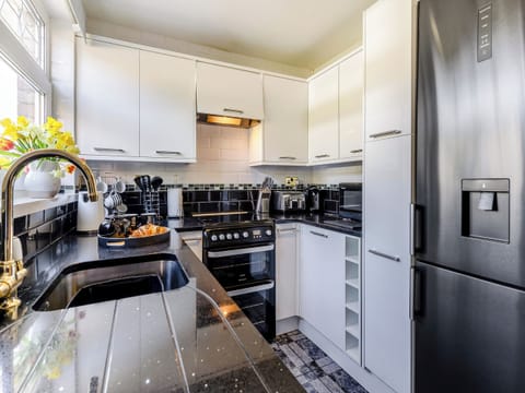 Kitchen | Bungalow Highfields, Port Eynon, Gower Peninsula
