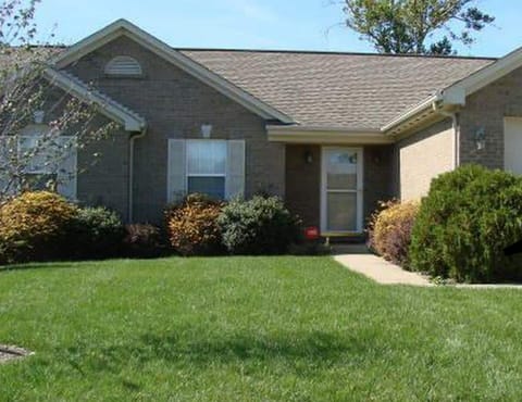 Very few steps in this nice ranch house.