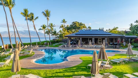 Oceanfront main pool at Wailea Ekahi with sweeping views of Keawakapu beach