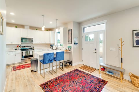 Kitchen | Dishwasher | Drip Coffee Pot | Toaster