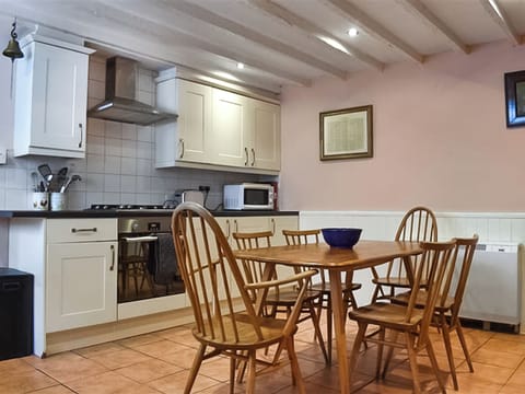 Kitchen/diner | The Captain’s View, Whitby