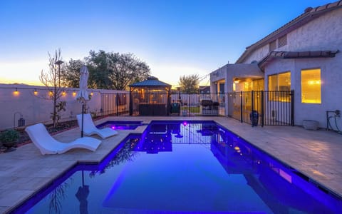 Pool with 8 person spa