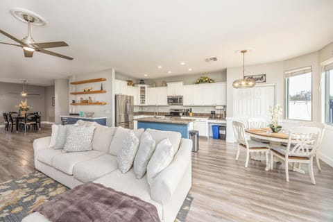 Livingroom with 65" Smart HDTV, Full kitchen, eat-in seating in kitchen