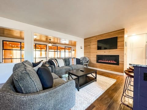 Spacious living area, great for entertaining with modern electric fireplace and large smart TV