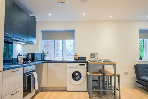 Sedlescombe Apartment, Rugby - Host & Stay