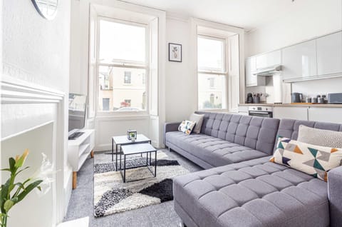 Montpelier Villas, Cheltenham - Host & Stay