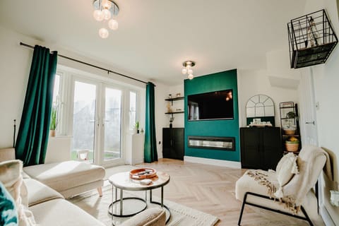 Mercia House, Kemspsey - Host & Stay