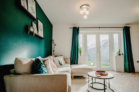 Mercia House, Kemspsey - Host & Stay