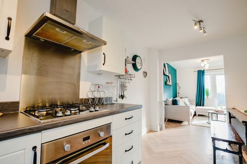 Mercia House, Kemspsey - Host & Stay