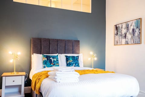 Compton House, Worcester - Host & Stay