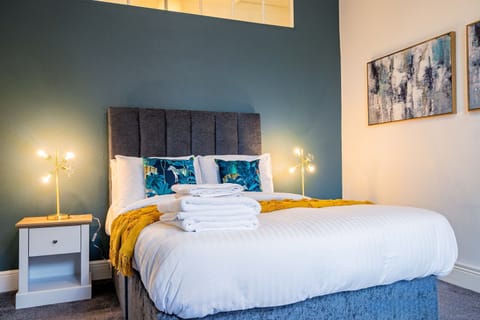 Compton House, Worcester - Host & Stay