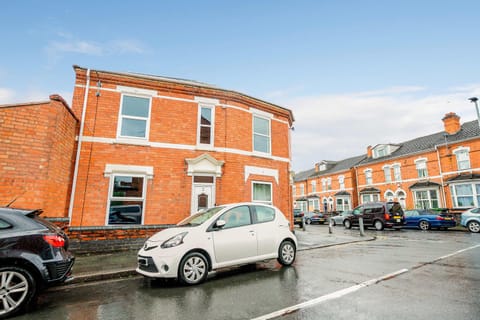 Compton House, Worcester - Host & Stay