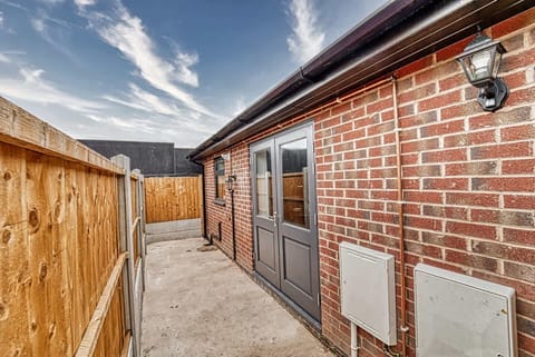 Rose Cottage, Worcester - Host & Stay