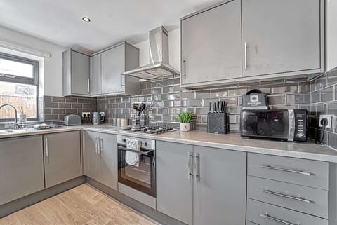 Rose Cottage, Worcester - Host & Stay