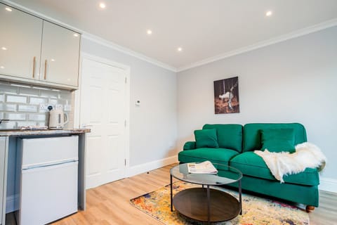 Bridge Street Penthouse Apartment, Evesham - Host & Stay