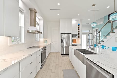Bright and Airy Kitchen | High End Appliances