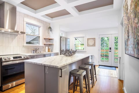 Newly renovated kitchen with all the essentials, a coffee bar and stylish design