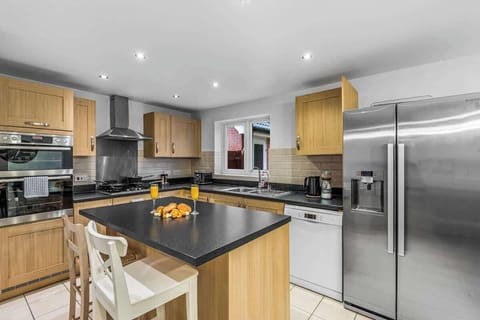 The kitchen is fully equipped and ready for guests who enjoy cooking. It offers a comfortable space for meal preparation during your stay.