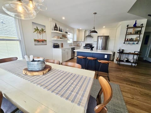 45 UNI Dining Area and Kitchen