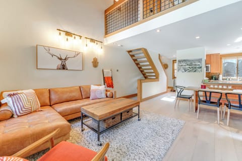 Living Room | TV | Fireplace | 2nd Floor