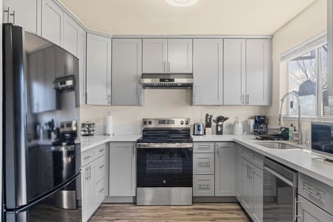 full-furnished kitchen