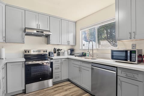 full-furnished kitchen