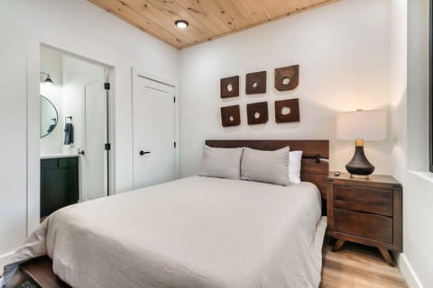 Upstairs you have an en-suite bedroom with a queen size bed.