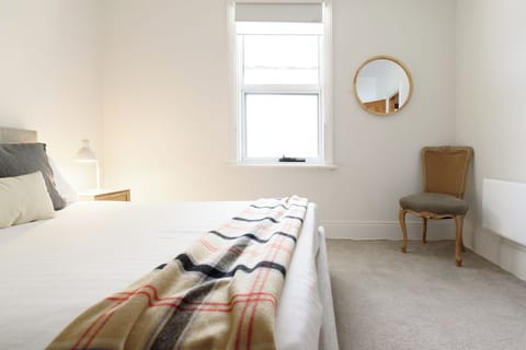 Cosy Bedroom Retreat with Soft Neutrals