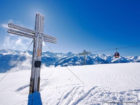 Blue, Snow, Winter, Mountain, Glacial Landform, Mountain Range, Freezing, Slope, Geological Phenomenon, Alps