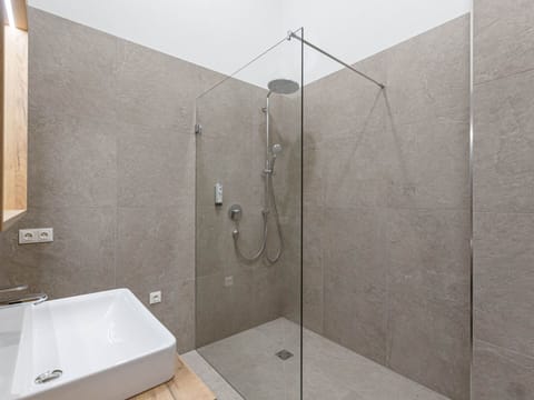 Wall, Flooring, Plumbing Fixture, Floor, Bathroom, Shower Head, Plumbing, Ceiling, Shower, Tap