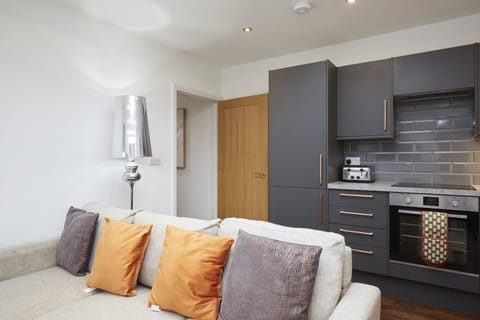 Your Comfortable Retreat in Huddersfield: Bright, Cozy & Welcoming Lounge