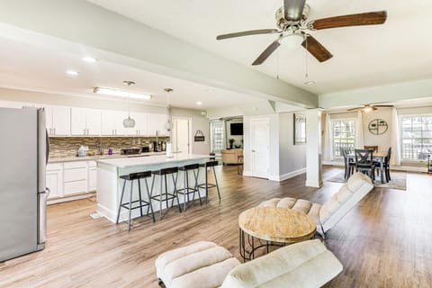 Brunswick Vacation Rental | 4BR | 2BA | 2,300 Sq Ft | 5 Steps Required to Enter