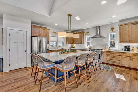 Large, beautiful and natural light kitchen with ample space for cooking & entertaining.