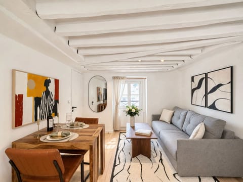 Spacious living area combining a cozy lounge, dining corner, and breathtaking views of the city