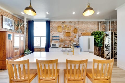 Kitchen | Trash Bags/Paper Towels