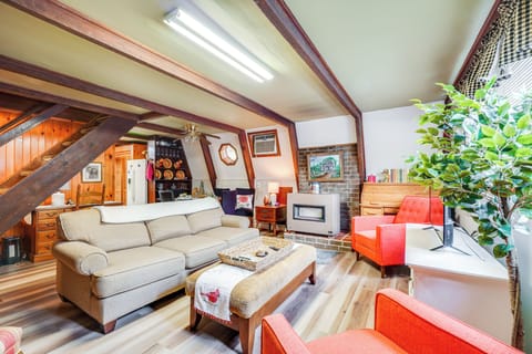 Living Area | Flat-Screen TV | Books | Board Games