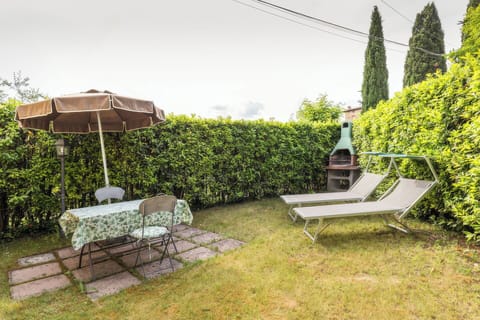 Grass, Shrub, Outdoor Furniture, Land Lot, Furniture, Garden, Groundcover, Lawn, Shade, Outdoor Table