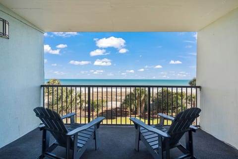 Oceanfront Balcony - Privacy!