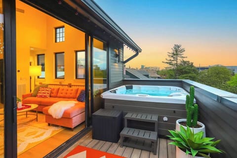 Home 2: Roof Deck w/Hot Tub!