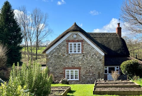Shedrick Cottage, Forde Abbey: Beautiful views from the garden