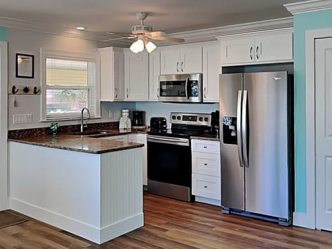 Fully Equipped Kitchen - Brand New Appliances