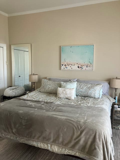 Prime bedroom features a King bed with hotel quality bedding, and ensuite bath.