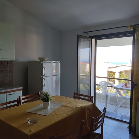 Autumn, Kitchen, Living Room, Spring, Summer